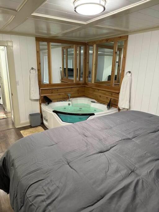 Hot Tub 5 Beds Leilighet Moorhead Eksteriør bilde